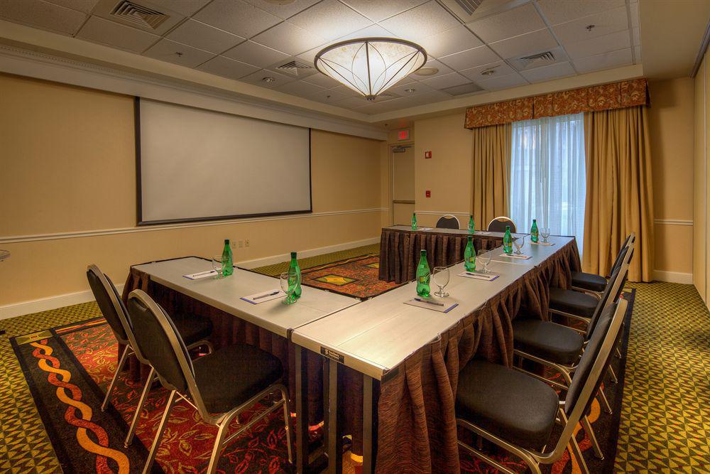 Hilton Garden Inn Norwalk Negocio foto