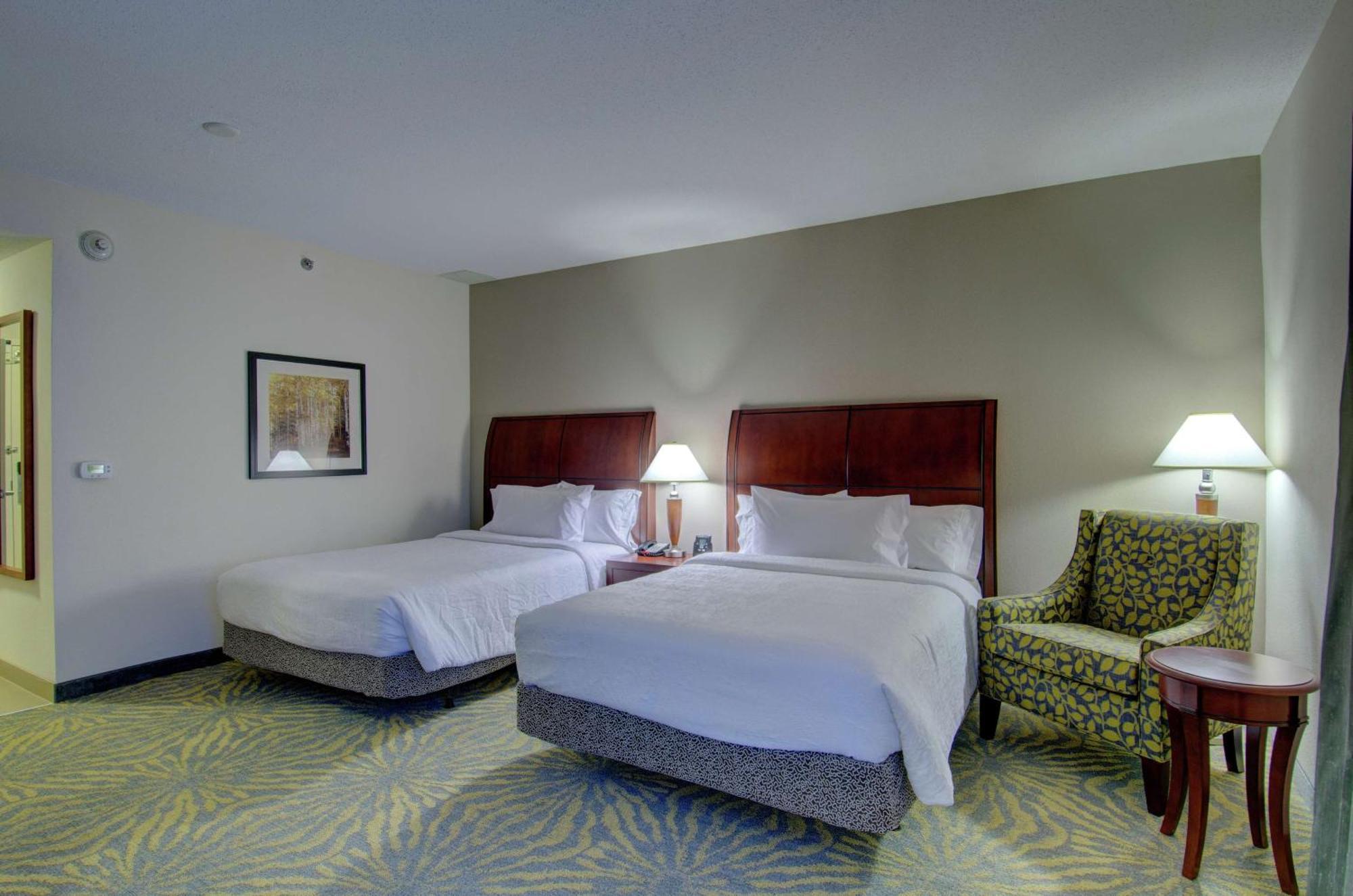 Hilton Garden Inn Norwalk Exterior foto