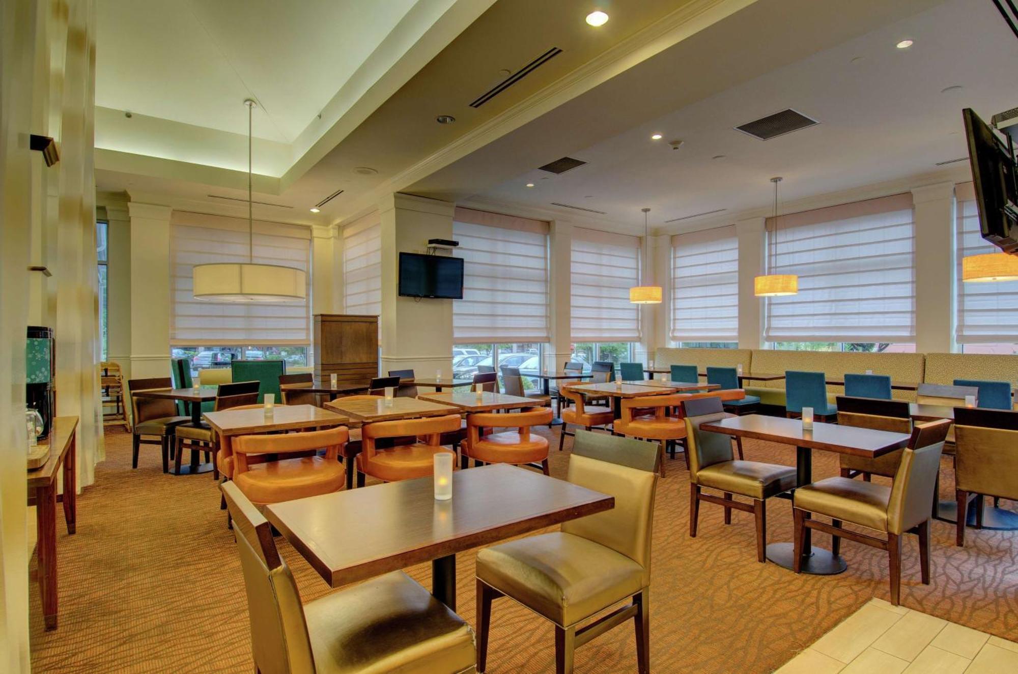 Hilton Garden Inn Norwalk Exterior foto