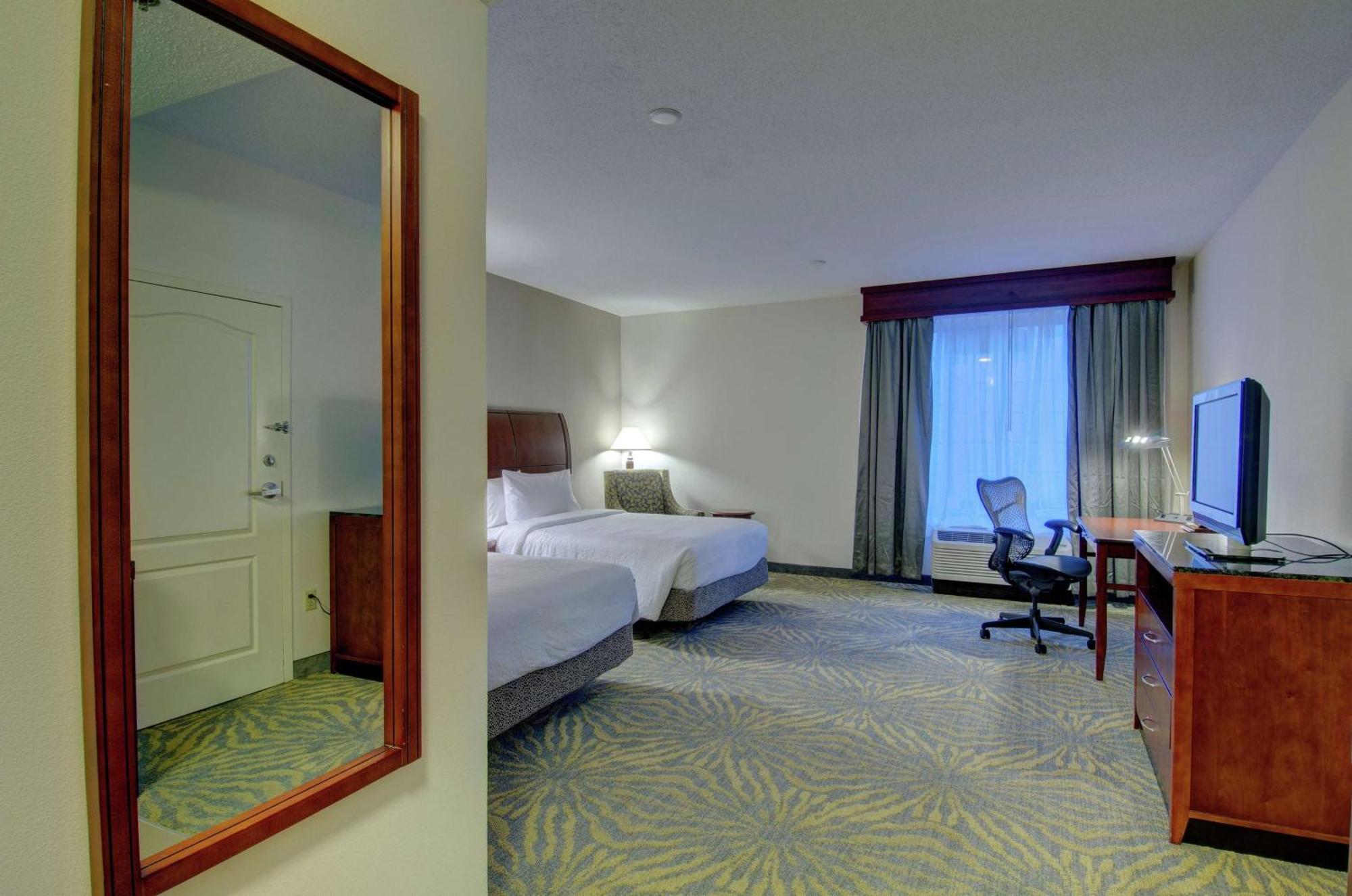 Hilton Garden Inn Norwalk Exterior foto