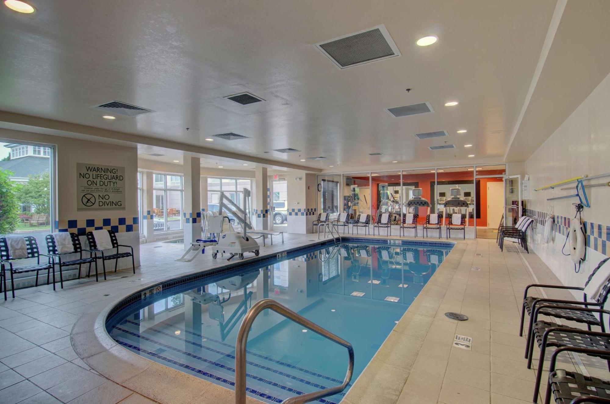 Hilton Garden Inn Norwalk Exterior foto