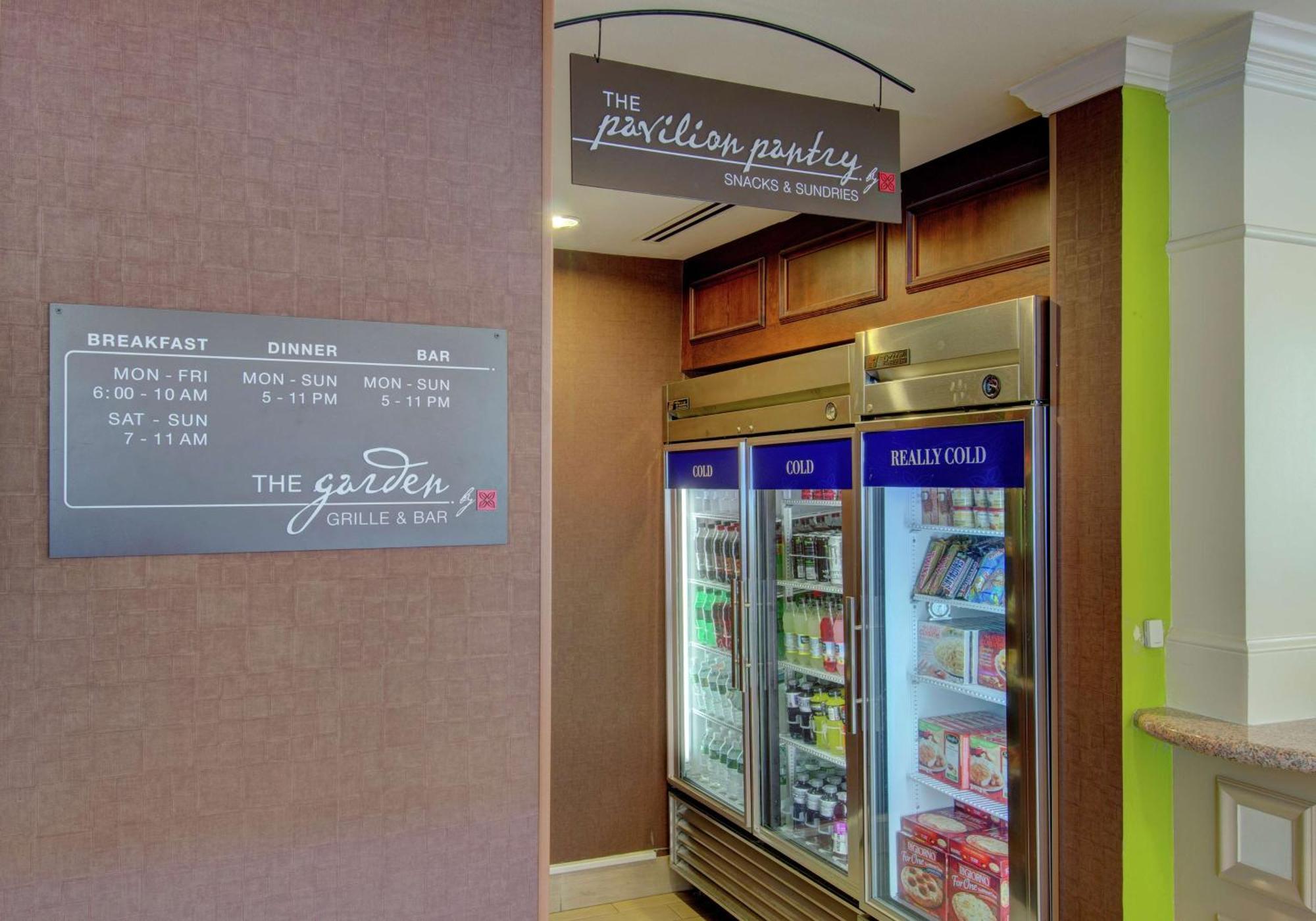 Hilton Garden Inn Norwalk Exterior foto