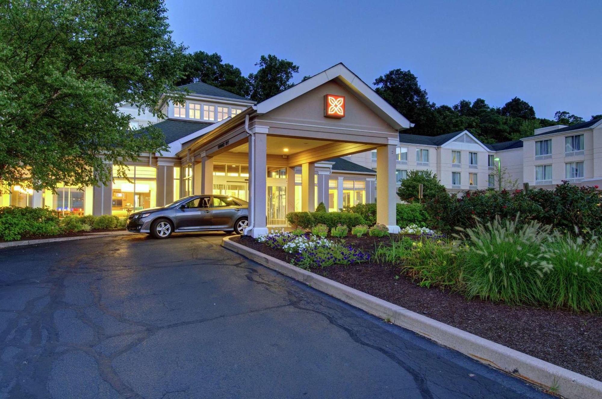Hilton Garden Inn Norwalk Exterior foto
