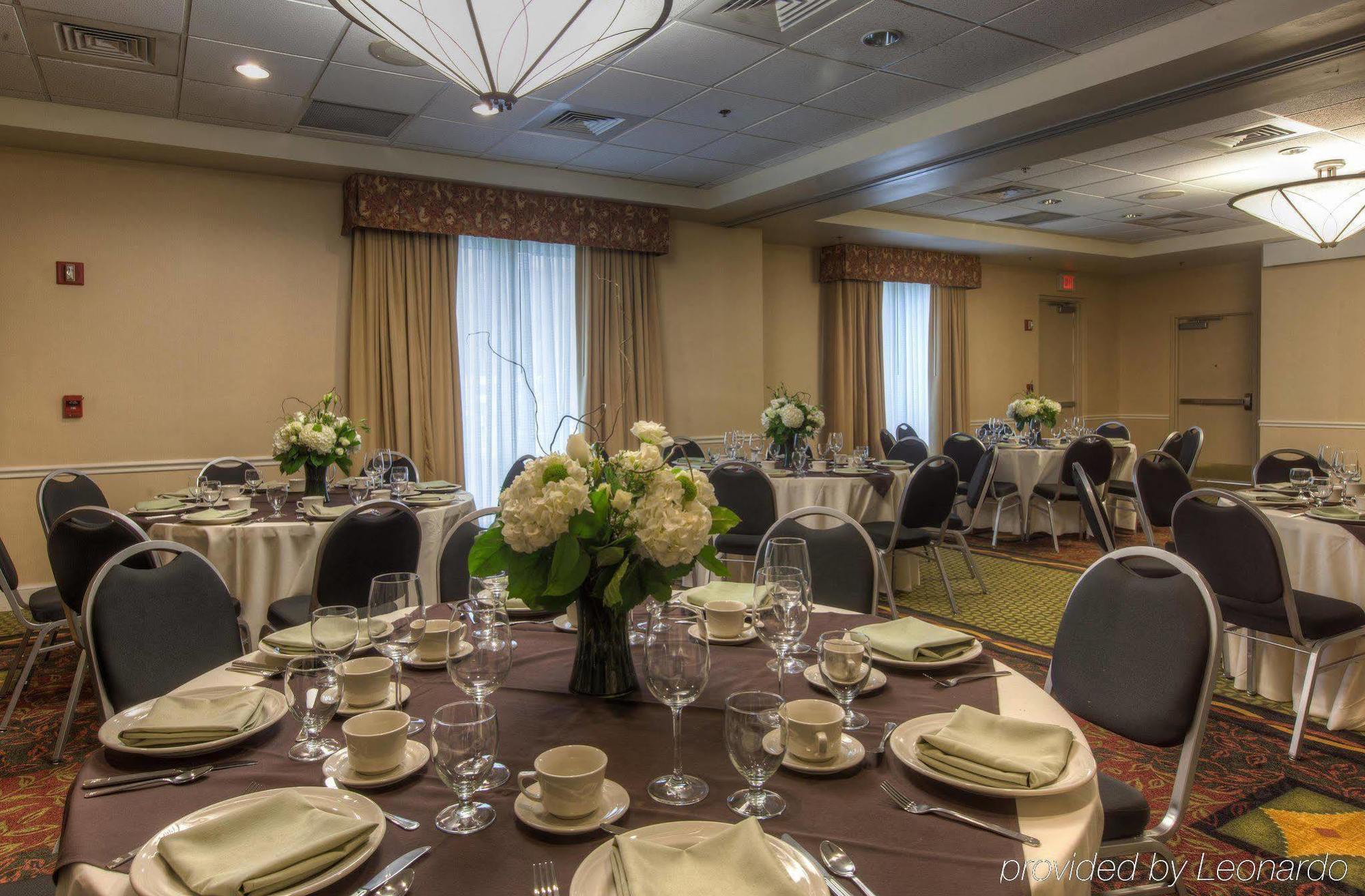 Hilton Garden Inn Norwalk Restaurante foto