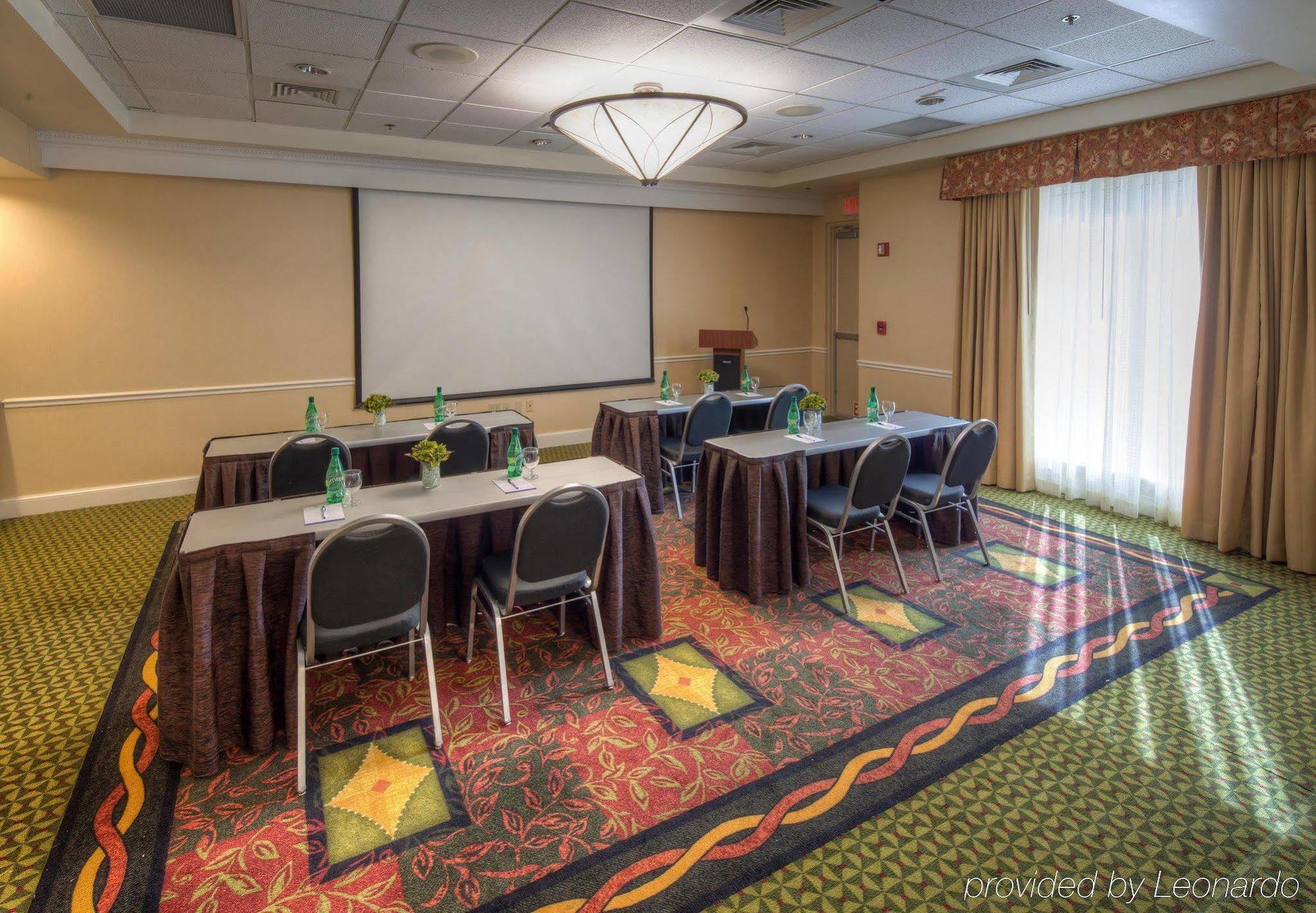 Hilton Garden Inn Norwalk Negocio foto
